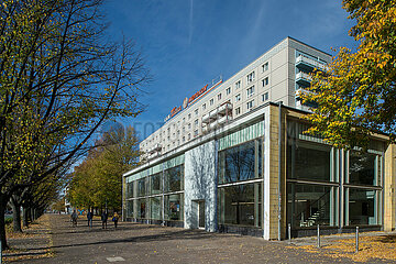 Berlin  Deutschland - Der Pavillion Kunst in der Karl-Marx-Allee 45