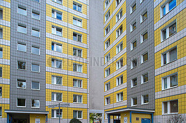 Berlin  Deutschland - DDR Plattenbauten in Berlin-Mitte