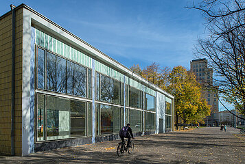 Berlin  Deutschland - Der Pavillion Kunst in der Karl-Marx-Allee 45