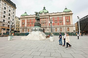 Platz der Republik mit Denkmal und Nationalmuseum
