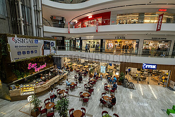 Albanien  Tirana - Einkaufszentrum TOPTANI im Zentrum
