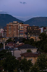 Albanien  Tirana - Wohnblocks im Zentrum