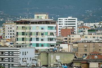 Albanien  Tirana - Wohnblocks im Zentrum