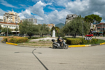 Albanien  Tirana - Kreisverkehr im Zentrum