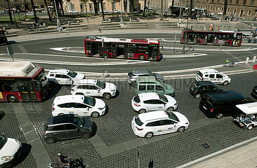 Rom  Italien  Autos und Busse im Strassenverkehr