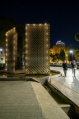 Albanien  Tirana - moderner Brunnen im Zentrum