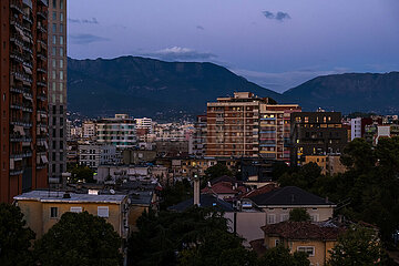 Albanien  Tirana - Wohnblocks im Zentrum