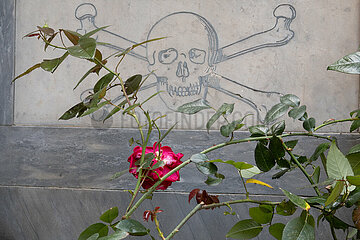 Rom  Italien  Totenkopf auf einer Hauswand