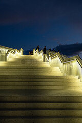 Albanien  Tirana - Treppe auf die Pyramide von Tirana  1988 als Enver-Hoxha-Museum erbaut  dem 1985 verstorbenen Diktator gewidmet  heute Veranstaltungsort  Aussichtsplattform  Touristenmagnet