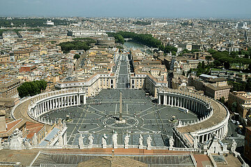 Vatikanstadt  Italien  Blick von der Kuppel des Petersdoms auf den Petersplatz und Via della Conciliazione