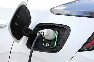 Kleinvollstedt  Deutschland  Detailaufnahme  Elektroauto wird aufgeladen