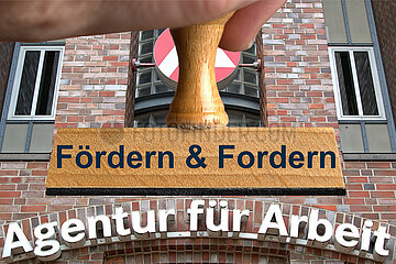 Symbolischer Stempel Foerdern & Fordern