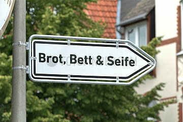 Symbolischer Wegweiser Brot  Bett & Seife
