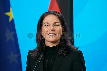 Berlin  Deutschland - Die geschaeftsfuehrende Bundesaussenministerin Annalena Baerbock bei einer Pressekonferenz im Aussenministerium.