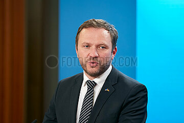 Berlin  Deutschland - Der estnische Aussenminister Margus Tsahkna bei einer Pressekonferenz im Aussenministerium.