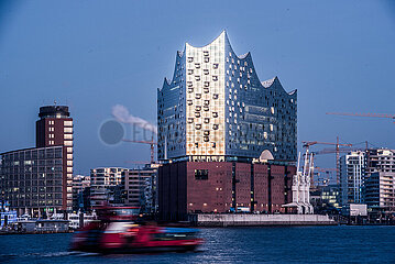 Elbphilharmonie zur blauen Stunde