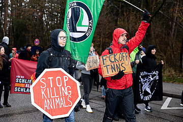 Tierschützer demonstrieren in Waldkraiburg gegen Tönnies