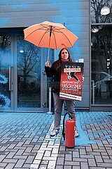 Farbaktion der Neuen Generation gegen Tesla in Berlin
