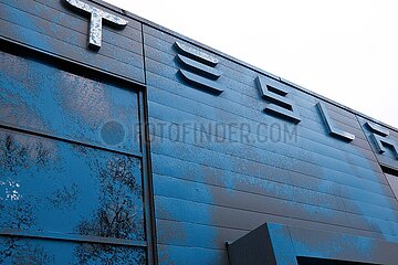 Farbaktion der Neuen Generation gegen Tesla in Berlin