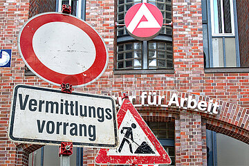 Symbolische Schilder Vermittlungsvorrang