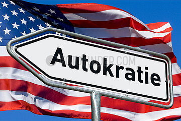 Symbolischer Wegweiser Autokratie