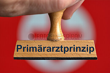 Symbolischer Stempel Primaerarztprinzip