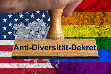 Symbolischer Stempel Anti-Diversitaet-Dekret