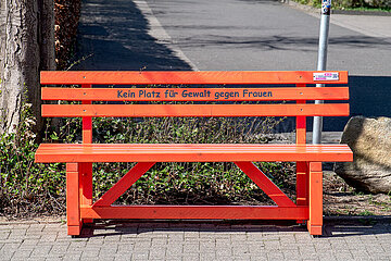 Kein Platz fuer Gewalt an Frauen Orange Bank in Schleswig