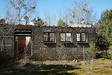 Fuerstenberg / Havel  Brandenburg  Deutschland - Gebaeude aus der Sowjetzeit auf dem Gelaende des Siemenslagers Ravensbrueck.