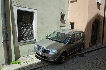 Passau  Deutschland - Beengtes Parken in der Altstadt