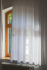 Berlin  Deutschland - Fenster mit Gardine