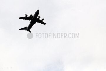 Hannover  Deutschland  Silhouette eines Airbus A400M der Luftwaffe