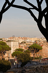 Rom  Latium  Italien  ITA - Stadtansicht im Abendlicht.