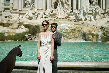 Rom  Latium  Italien  ITA - Tourismus am Trevi-Brunnen und Palazzo Poli.