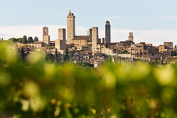 San Gimignano  Toskana  Italien  ITA - Panorama auf die Altstadt mit mittelalterlichen Tuermen (Geschlechtertuerme)