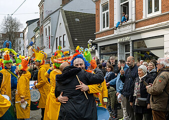 Deutschland  Bremen - Der 40. Bremer Samba-Karneval im Stadtteil Ostertor  in Bremen auch genannt Viertel  Trommelformation aus dem polnischen Szczeczin
