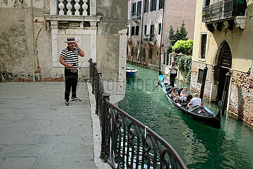 Venedig  Venetien  Italien  ITA - Gondolieri