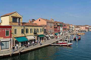 Venedig  Venetien  Italien  ITA - Murano. Haeuserfront am Hauptkanal Canale di San Donato