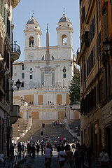 Rom  Latium  Italien  ITA - Spanische Treppe-Scalinata di Trinità dei Monti sowie die Kirche Santa Trinità dei Monti