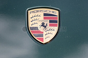 Magdeburg  Deutschland  Logo des Automobilherstellers Porsche
