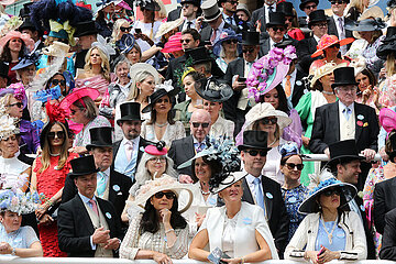 Royal Ascot  Fashion  audience at the racecourse