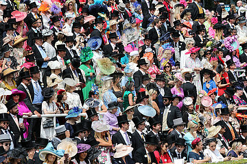 Royal Ascot  Fashion  audience at the racecourse