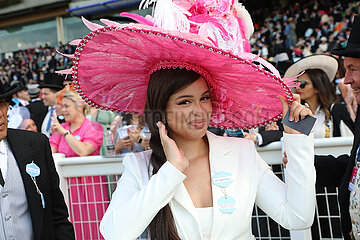 Royal Ascot  Fashion  woman with big hat at the racecourse