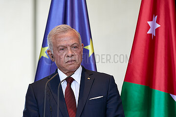 Berlin  Deutschland - Koenig Abdullah II. Ibn Al-Hussein bei einer Pressekonferenz im Kanzleramt.