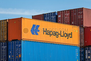 Hapag-Lloyd Container im Duisburger Hafen  Duisburg  Ruhrgebiet  Nordrhein-Westfalen  Deutschland