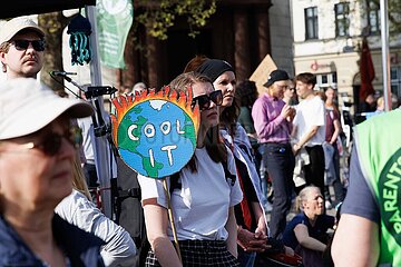 Hunderte demonstrieren bei Fridays For Future in Düsseldorf
