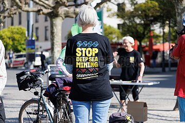Hunderte demonstrieren bei Fridays For Future in Düsseldorf