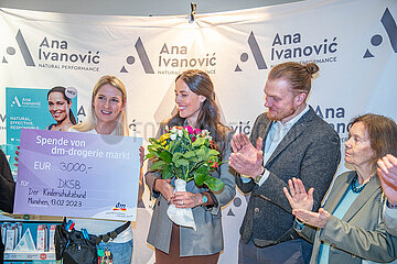Ana Ivanovic Spendenaktion im DM in München