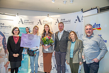 Ana Ivanovic Spendenaktion im DM in München