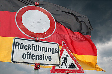Symbolische Schilder Rueckfuehrungsoffensive